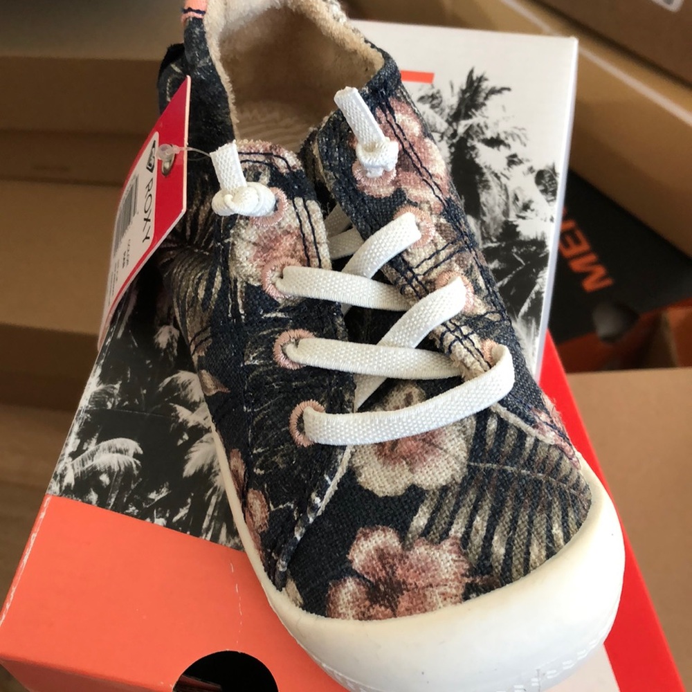 Roxy sneakers